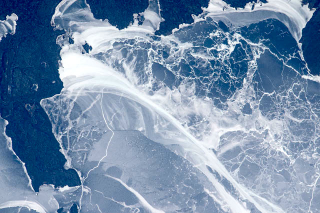 Illustration for article titled Who Cracked The Planet? Ice Shatters In Spring Melt